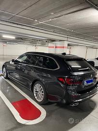 BMW 520 Versione  XDRIVE S.W. LUXURY LINE