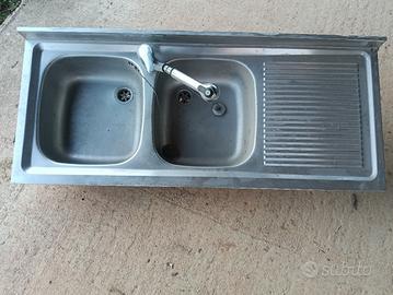 Lavandino in metallo