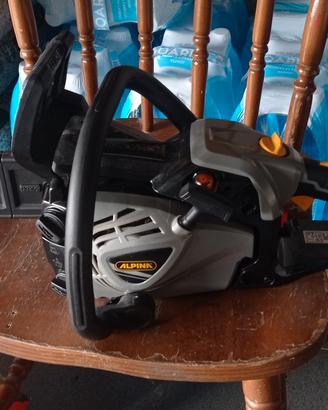 Motosega Alpina da potatura