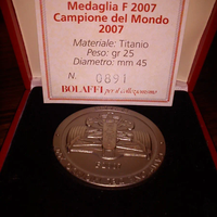 MEDAGLIA CELEBRATIVA FERRARI CAMPIONE DEL MONDO 20