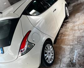 Lancia y 900 twinar con impianto a gas