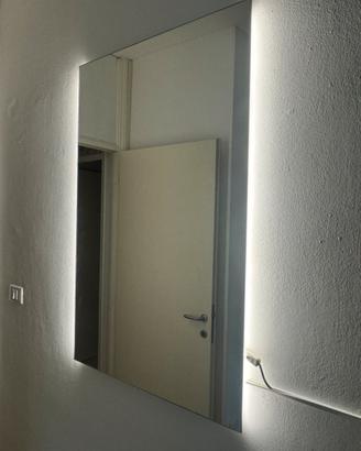 Specchio con la luce LED