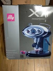 Macchina del caffe ILLY IPERESPRESSO X7.1