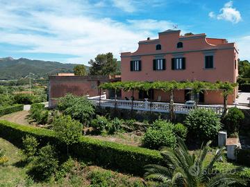 Bilocale con Aria Condizionata in Villa Storica