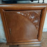 Mobiletto in legno