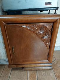 Mobiletto in legno