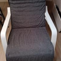 sedia a dondolo bianca e grigia