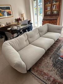 Divano di Cassina modello Mont clou grigio chiaro