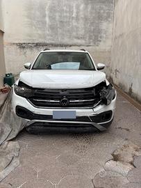 Volkswagen T-cross invidentata