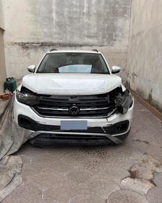 Volkswagen T-cross invidentata