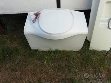 wc colonna doccia e portabici per roulotte