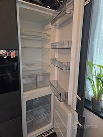 Frigo incasso combinato AEG (Mod. SCB61811LS)