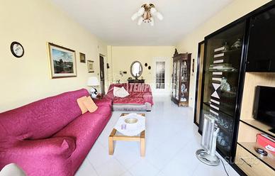 AMPIO APPARTAMENTO CON TRIPLO AFFACCIO E BOX AUTO