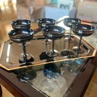 Coppe di acciaio con vassoio coordinato