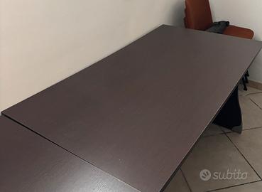 Scrivanie e sedie per ufficio