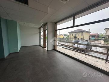 NEGOZIO A CASTELLO DI GODEGO