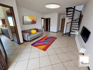 Appartamento di 155 m² con più di 5 locali e box a