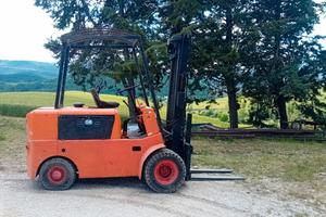 Muletto om-carrello elevatore