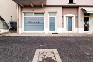 NEGOZIO A GHEDI