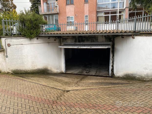 Garage in via Masoero in Asti