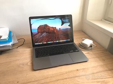 MacBook Air 13” (2020) - Schermo Rotto