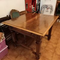 tavolo d'antiquariato