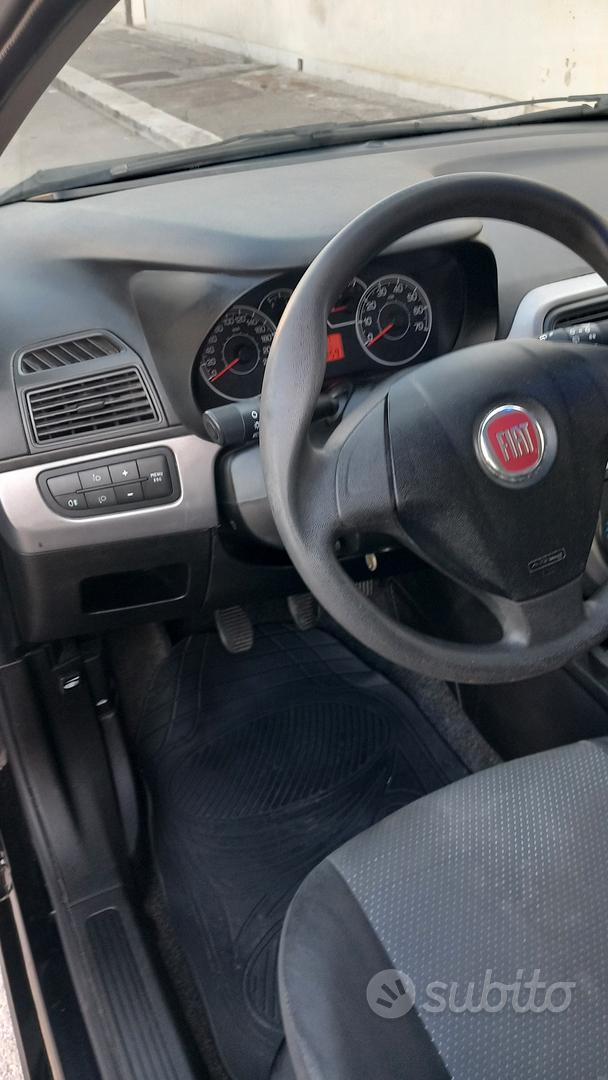 Fiat Grande Punto 2013 photo 4