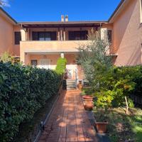 VILLA A SCHIERA A CIVITA CASTELLANA