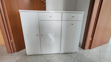 mobile basso con portabiancheria 