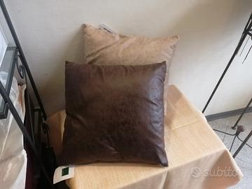 cuscino ecopelle mis. 42x42 completi di interni 