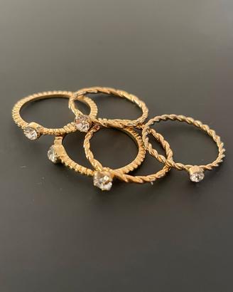 Set di anelli moderni impilabili. Misura 17.3 mm