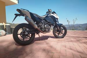 Duke 690 