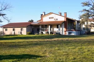 VILLA CON PARCO: luminosità, privacy e spazi pe...