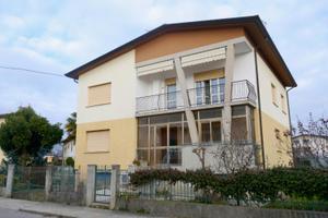 APPARTAMENTO TRICAMERE IN BIFAMILIARE: indipend...