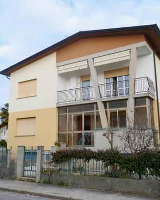 APPARTAMENTO TRICAMERE IN BIFAMILIARE: indipend...