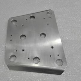 piastra porta bauletto con attacchi GIVI/KAPPA