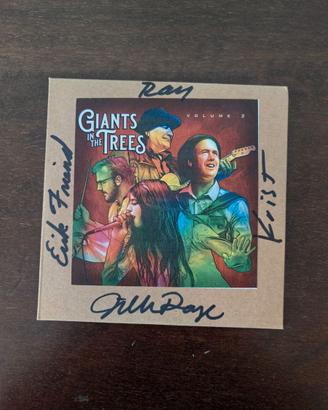 CD Giants In The Trees firmato da Krist Novoselic