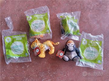 Piccoli peluche tigre e gorilla confezionati