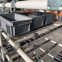 Rulliera scaffalatura con contenitori