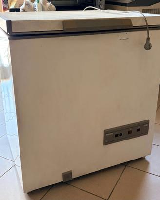 Congelatore a pozzetto Philips-Usato