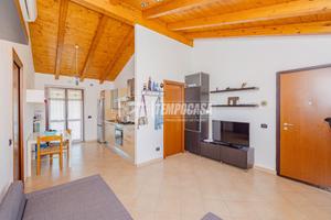 BILOCALE CON TERRAZZO E BOX