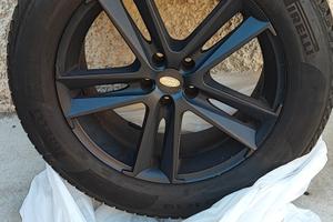 cerchioni auto range rover Evoque e gomme quasi n 