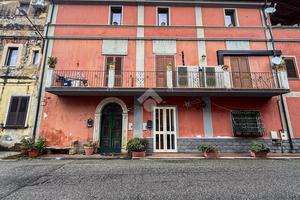 3 LOCALI A SAN LUCIDO