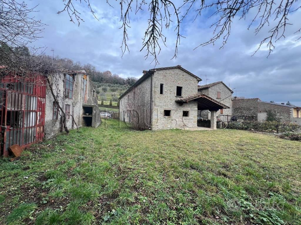 Rustico / Casale di 180 m² con 5 locali e box auto - Vista 4