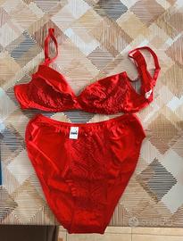 intimo femminile rosso