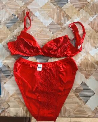 intimo femminile rosso