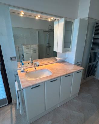 Mobile bagno con lavabo e cassettiera