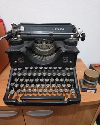 Macchina da scrivere Olivetti M40