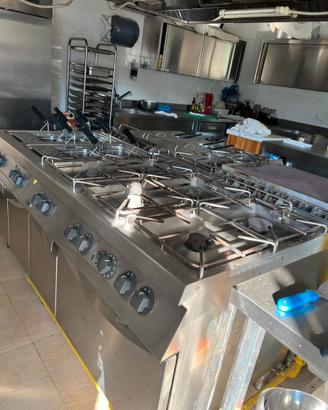 attrezzatura cucina ristorante 