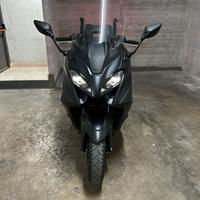 Yamaha t max 560